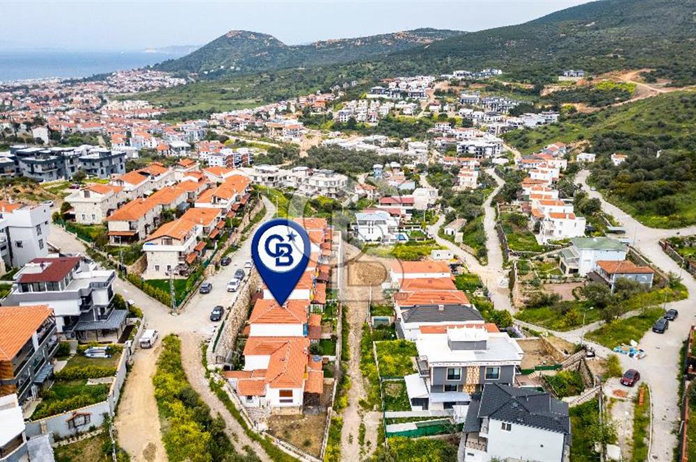 Yenifoça'da Satılık Müstakil Bahçeli 3+1 Villa