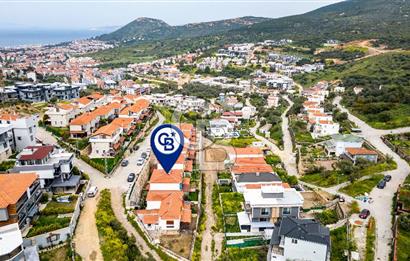 Yenifoça'da Satılık Müstakil Bahçeli 3+1 Villa