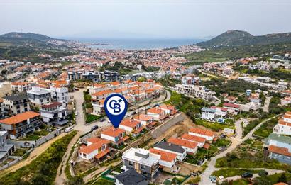 Yenifoça'da Satılık Müstakil Bahçeli 3+1 Villa