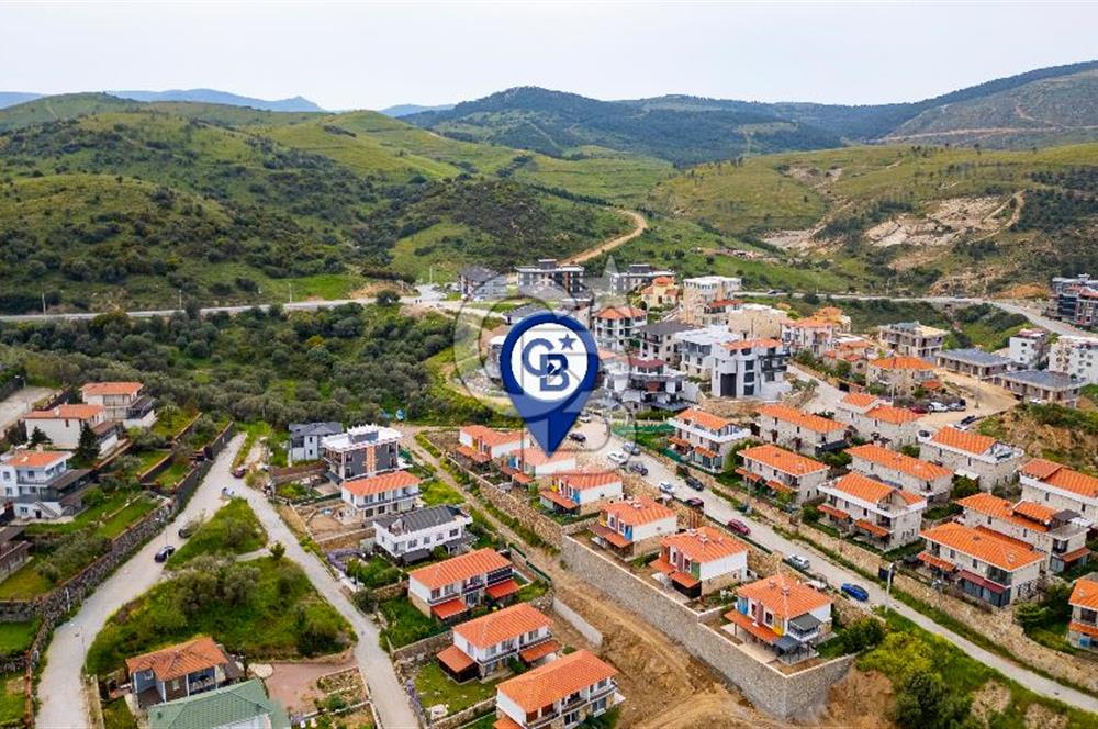 Yenifoça'da Satılık Müstakil Bahçeli 3+1 Villa