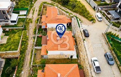 Yenifoça'da Satılık Müstakil Bahçeli 3+1 Villa