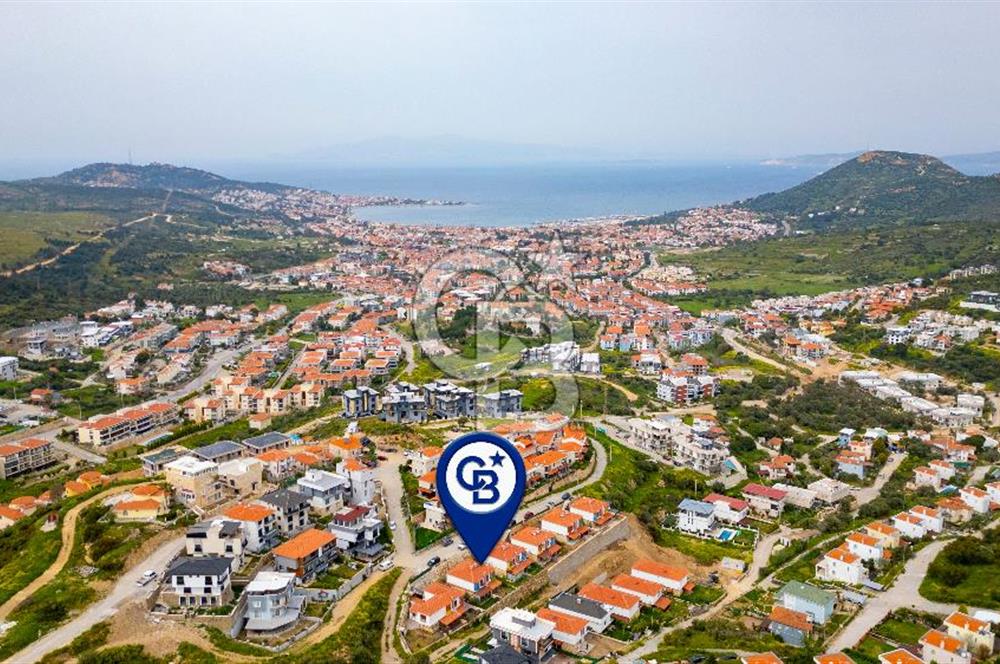 Yenifoça'da Satılık Müstakil Bahçeli 3+1 Villa