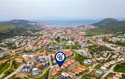 Yenifoça'da Satılık Müstakil Bahçeli 3+1 Villa