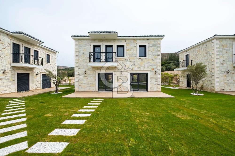 Eski Foça La Vie Konakları'nda Satılık 3+1 Villa