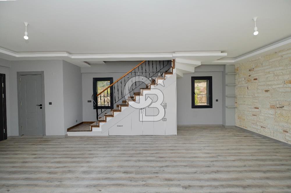 Eski Foça La Vie Konakları'nda Satılık 3+1 Villa