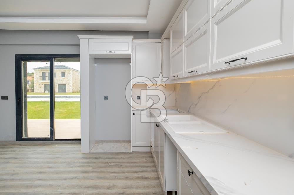 Eski Foça La Vie Konakları'nda Satılık 3+1 Villa