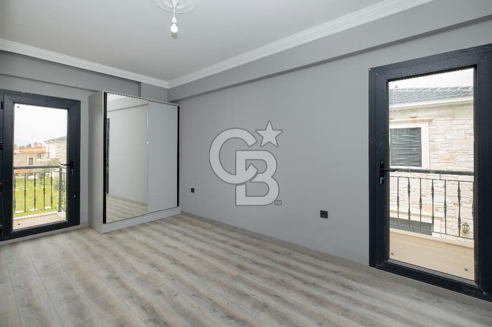 Eski Foça La Vie Konakları'nda Satılık 3+1 Villa