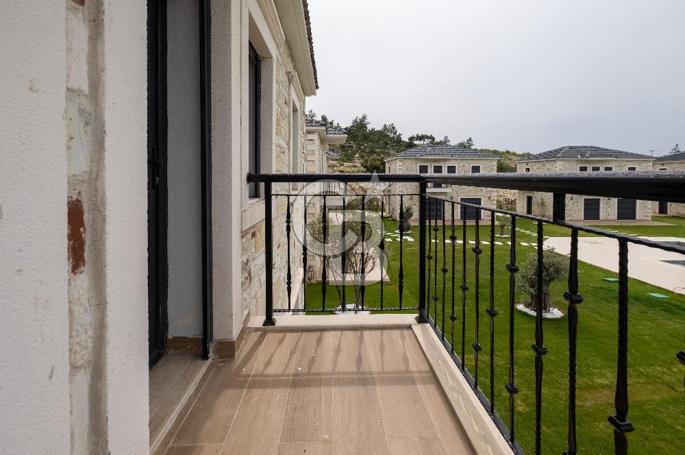 Eski Foça La Vie Konakları'nda Satılık 3+1 Villa