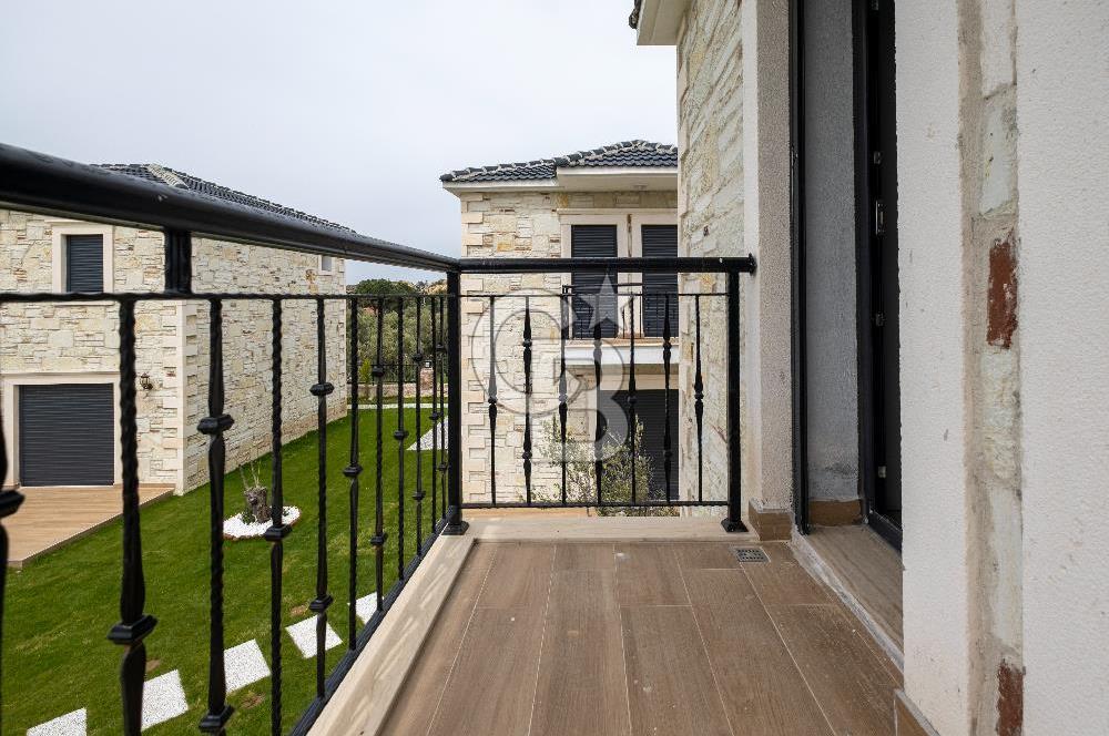 Eski Foça La Vie Konakları'nda Satılık 3+1 Villa