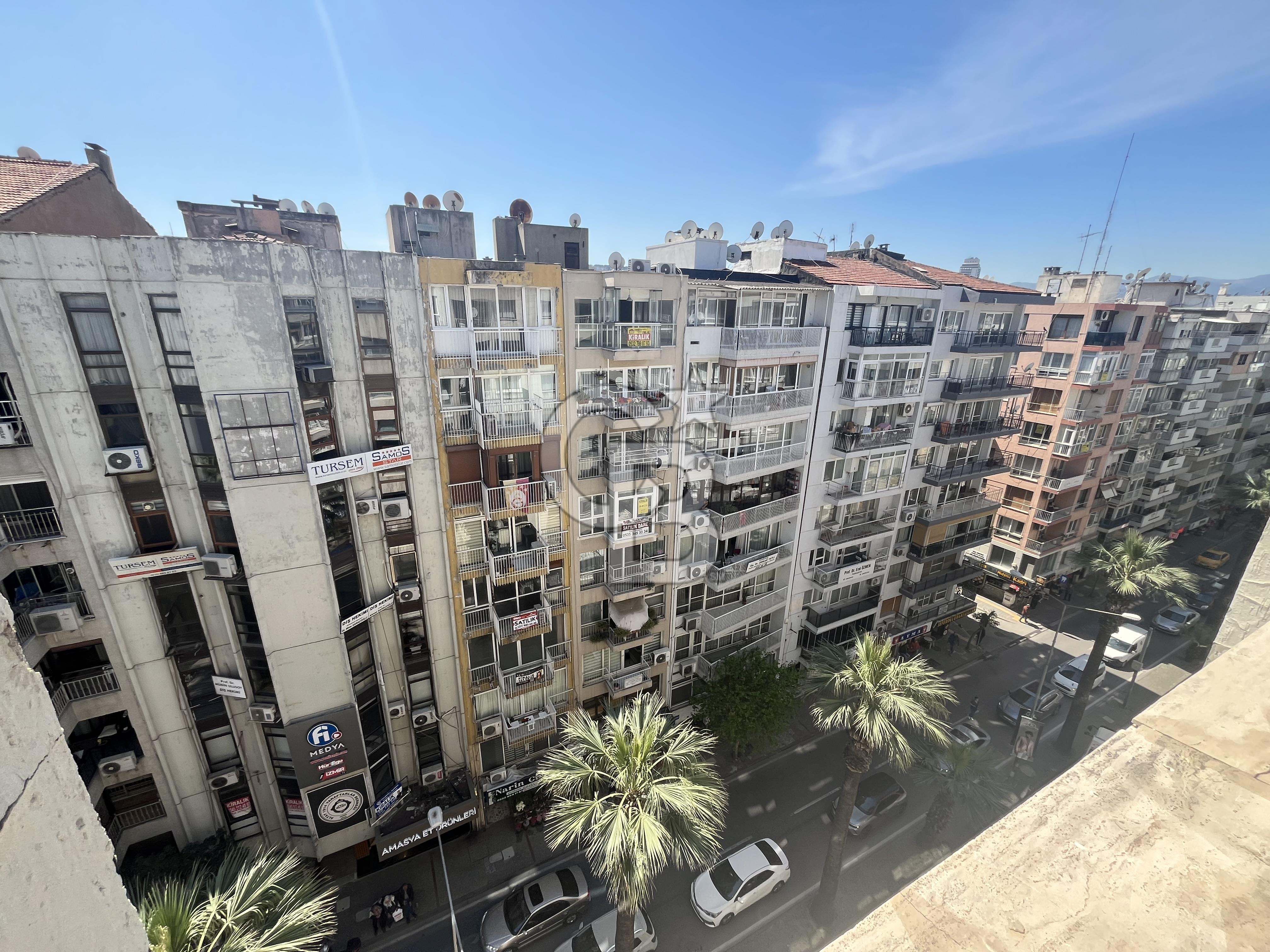 ALSANCAK TALATPAŞA CADDESİNDE SATLIK 4+1 DAİRE