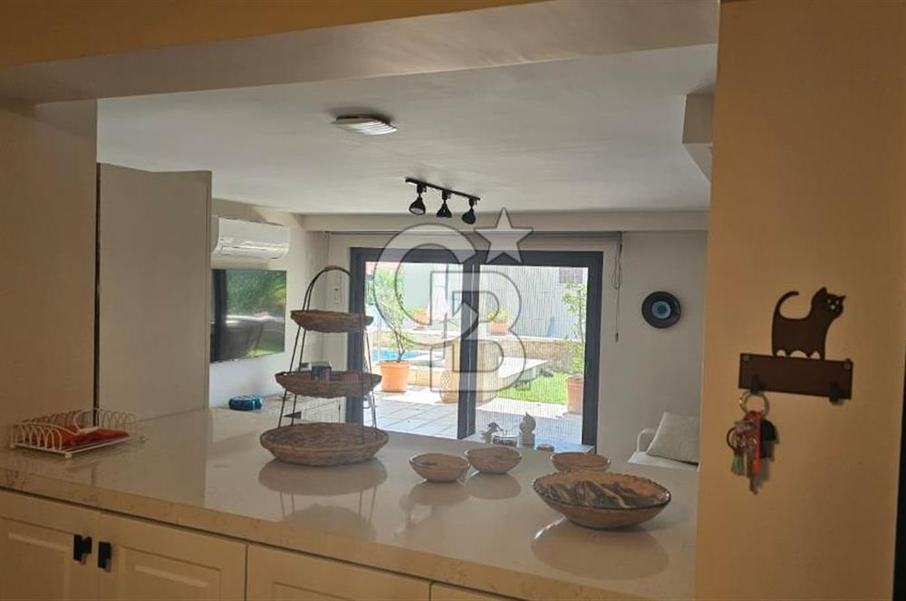 Ayvalık Cunda Adasında Full Deniz Manzaralı Satılık Lüks Villa