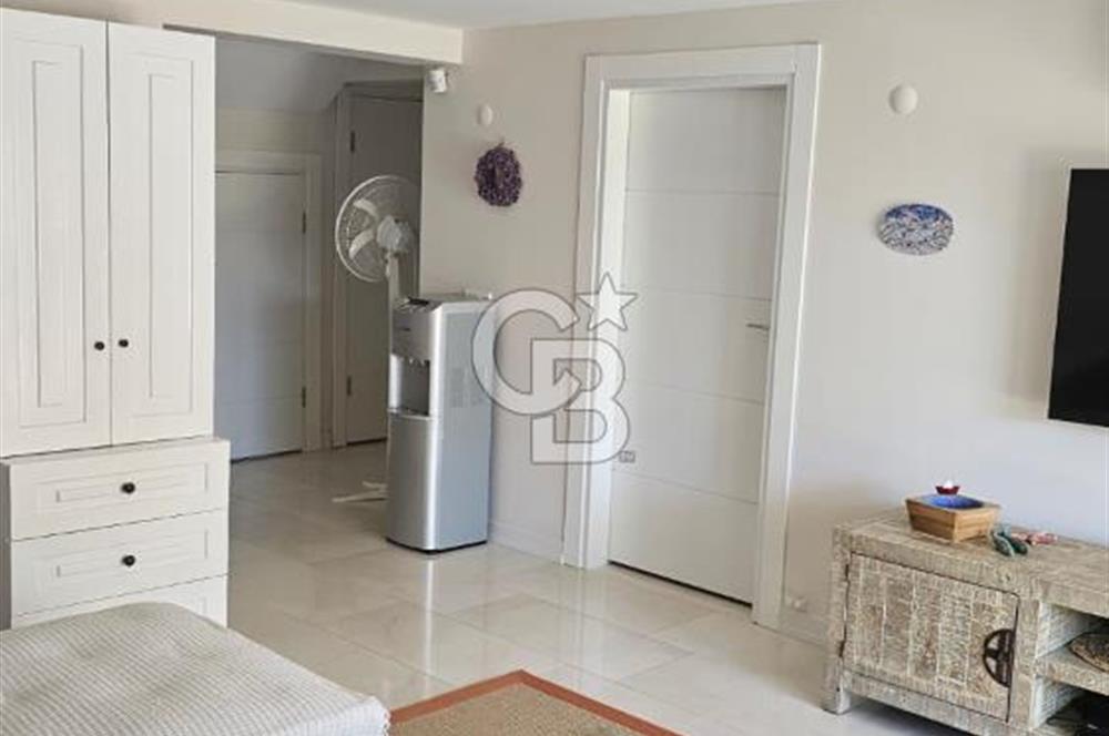 Ayvalık Cunda Adasında Full Deniz Manzaralı Satılık Lüks Villa