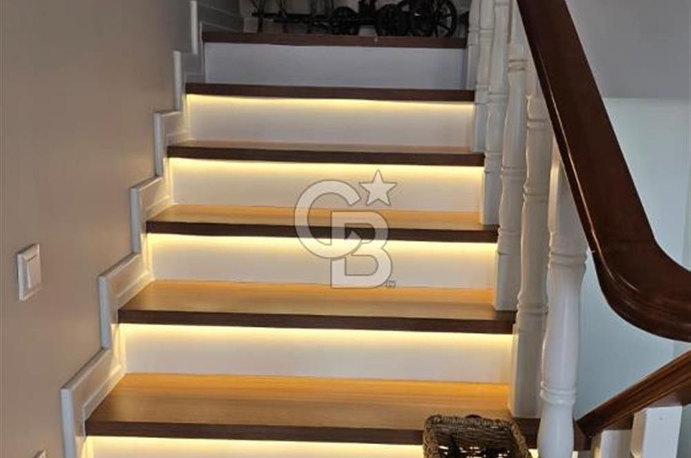 Ayvalık Cunda Adasında Full Deniz Manzaralı Satılık Lüks Villa