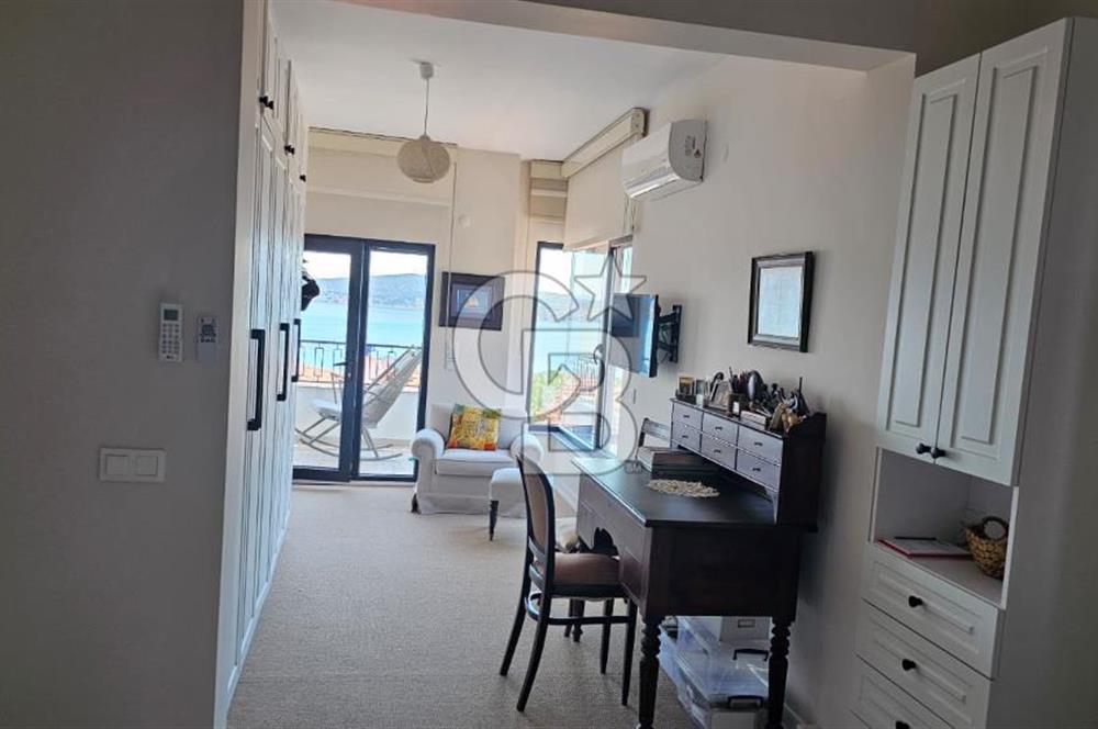 Ayvalık Cunda Adasında Full Deniz Manzaralı Satılık Lüks Villa