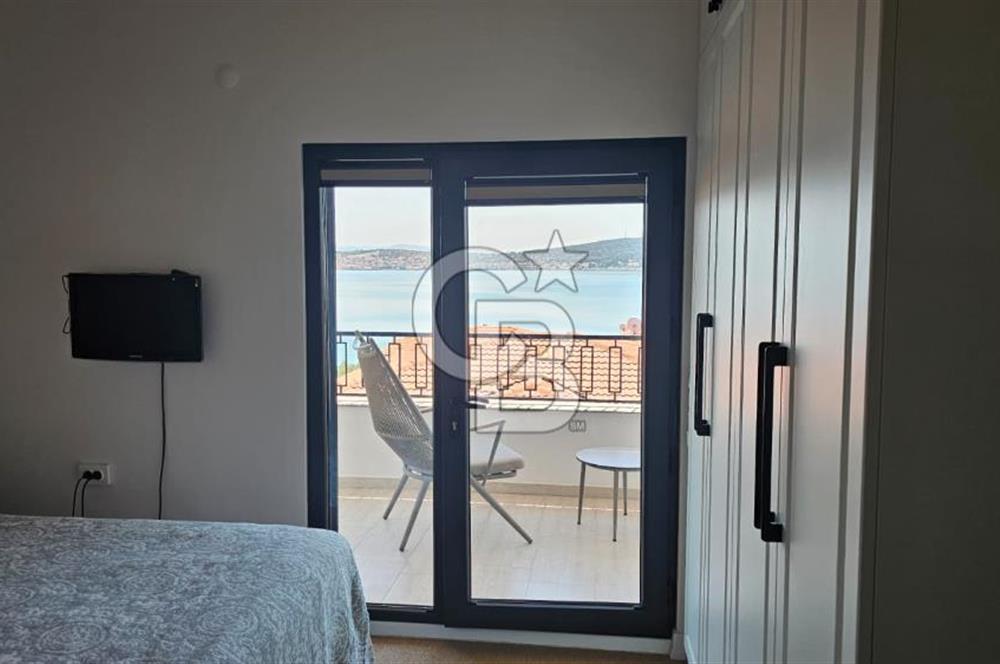 Ayvalık Cunda Adasında Full Deniz Manzaralı Satılık Lüks Villa