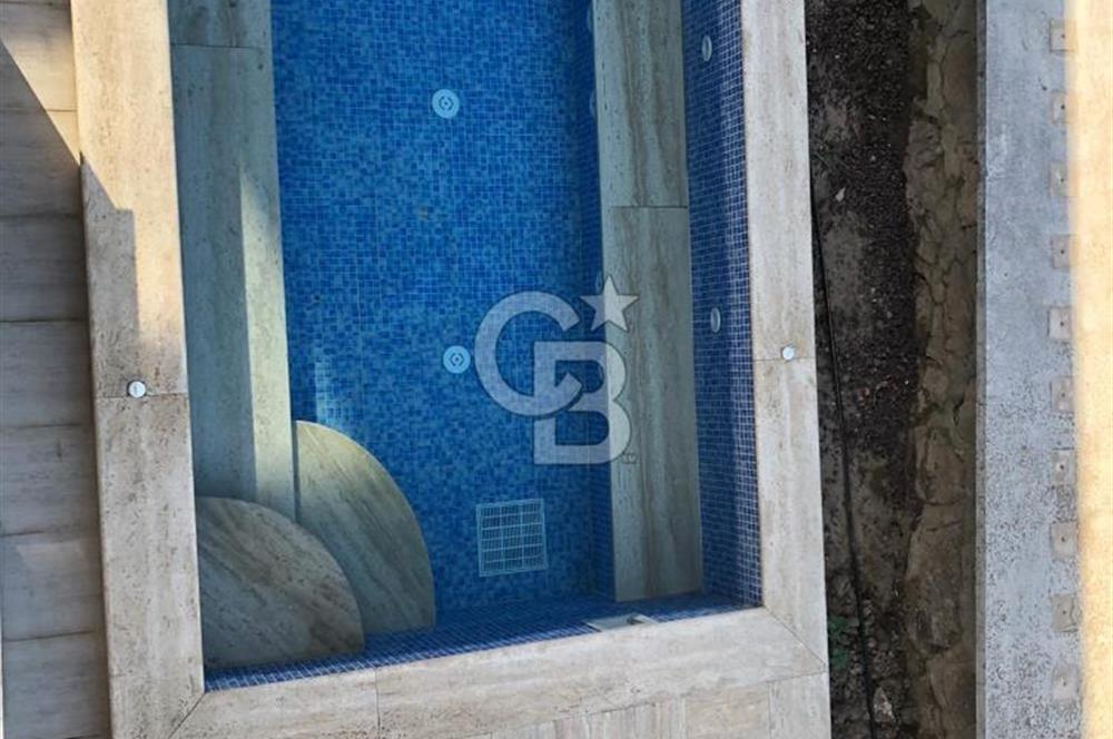 Ayvalık Cunda Adasında Full Deniz Manzaralı Satılık Lüks Villa