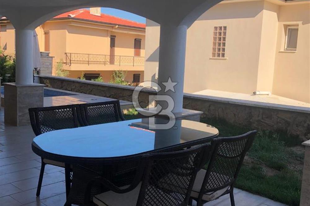 Ayvalık Cunda Adasında Full Deniz Manzaralı Satılık Lüks Villa