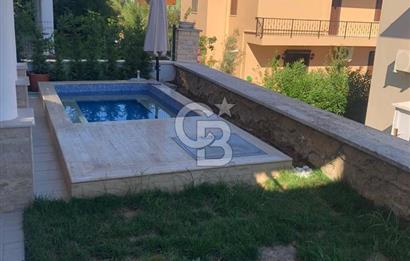 Ayvalık Cunda Adasında Full Deniz Manzaralı Satılık Lüks Villa