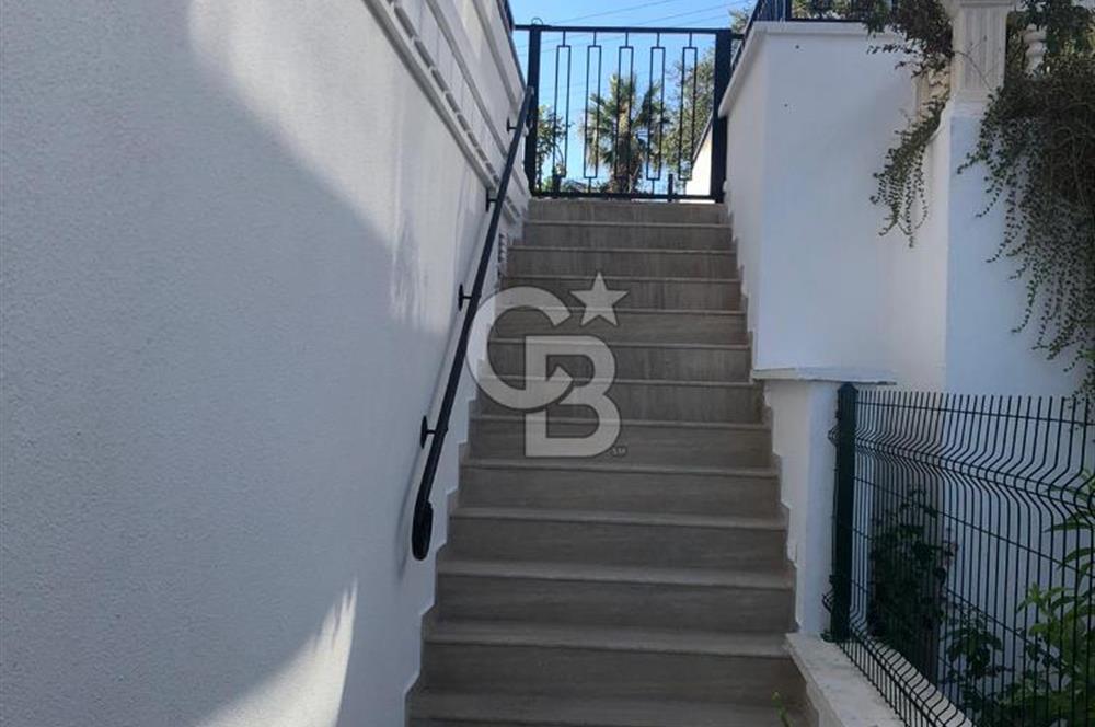 Ayvalık Cunda Adasında Full Deniz Manzaralı Satılık Lüks Villa