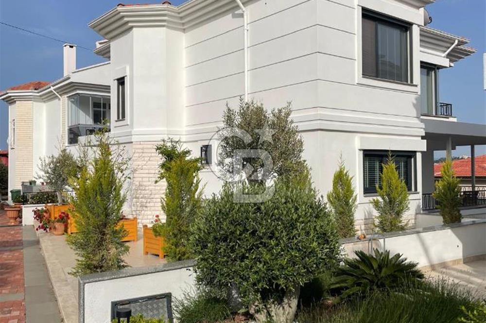 Ayvalık Cunda Adasında Full Deniz Manzaralı Satılık Lüks Villa
