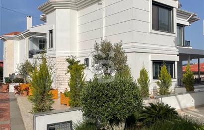 Ayvalık Cunda Adasında Full Deniz Manzaralı Satılık Lüks Villa