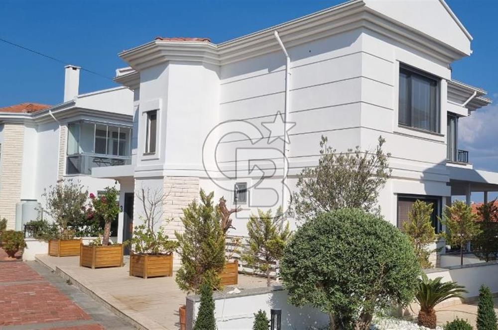 Ayvalık Cunda Adasında Full Deniz Manzaralı Satılık Lüks Villa