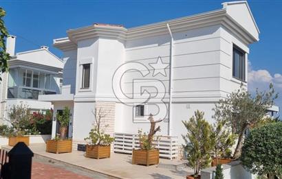 Ayvalık Cunda Adasında Full Deniz Manzaralı Satılık Lüks Villa