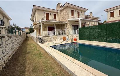 Alaçatı Merkezde Havuzlu Müstakil 3+1 Kiralık Villa