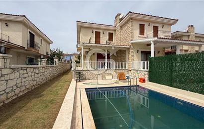 Alaçatı Merkezde Havuzlu Müstakil 3+1 Kiralık Villa