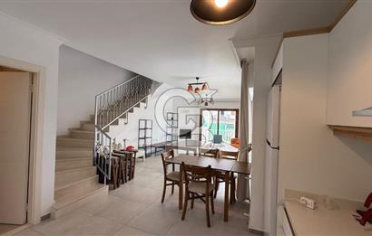 Alaçatı Merkezde Havuzlu Müstakil 3+1 Kiralık Villa