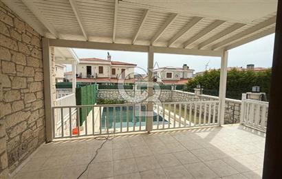Alaçatı Merkezde Havuzlu Müstakil 3+1 Kiralık Villa