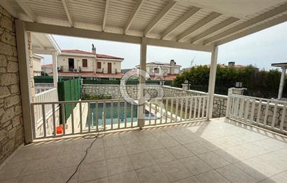 Alaçatı Merkezde Havuzlu Müstakil 3+1 Kiralık Villa