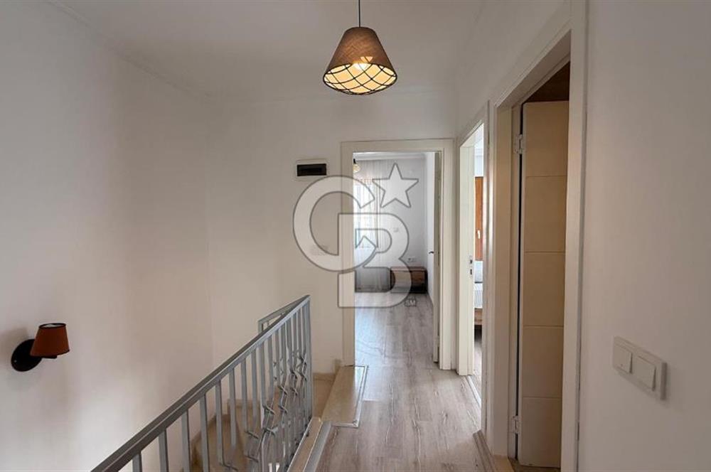 Alaçatı Merkezde Havuzlu Müstakil 3+1 Kiralık Villa