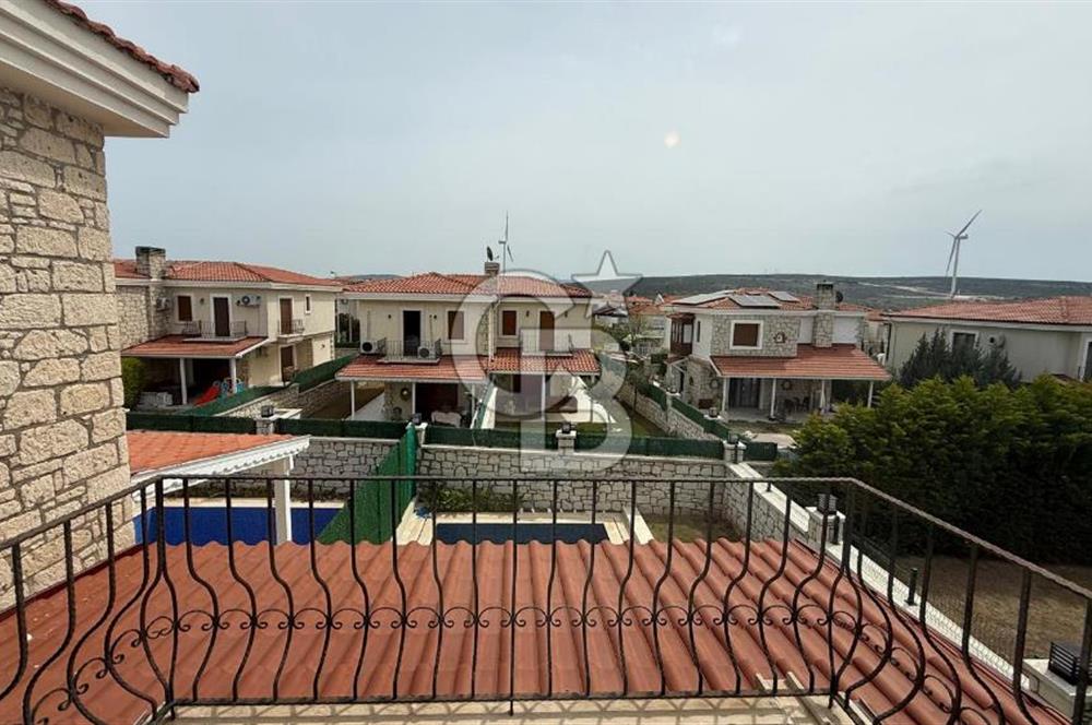 Alaçatı Merkezde Havuzlu Müstakil 3+1 Kiralık Villa