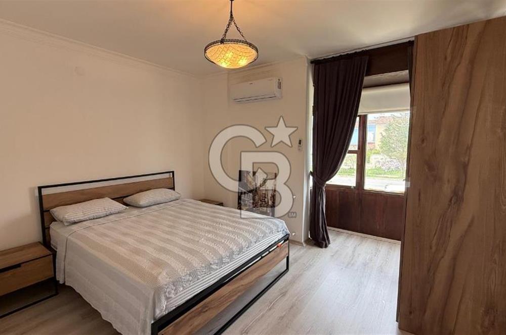 Alaçatı Merkezde Havuzlu Müstakil 3+1 Kiralık Villa