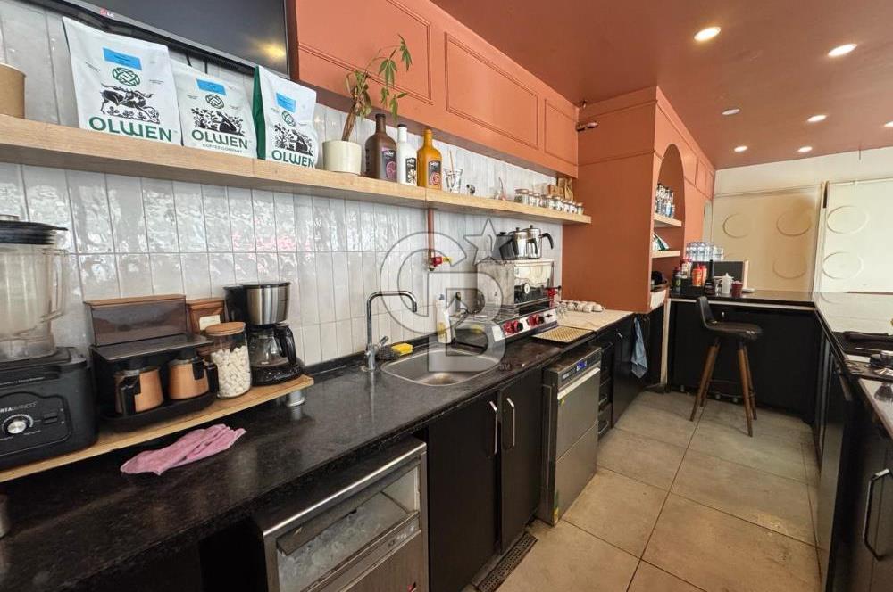 ALİAĞA ZEYTİNLİ PARK CAFELER SOKAĞINDA DEVREN KİRALIK CAFE