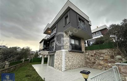 Pelitköy'de Kesintisiz Deniz Manzaralı Tam Müstakil Villa
