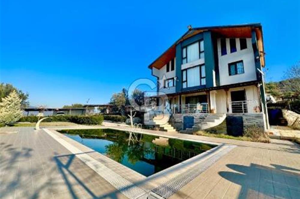 14 Dönüm ‘e yakın Arazi içinde Çiftlik Konseptli Özel Villa