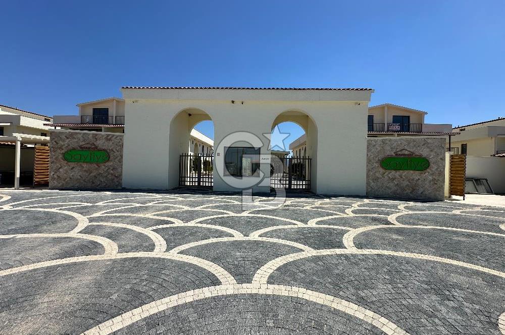 Ayvalık Altınova Sayfiye Sitesi İçerisinde Havuzlu Geniş 2+1 Daire