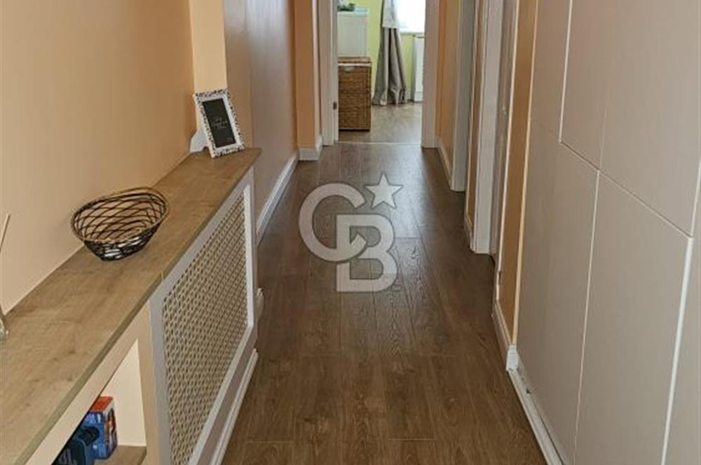 Ortakoy de sahile yakın yenilenmiş 2+1 