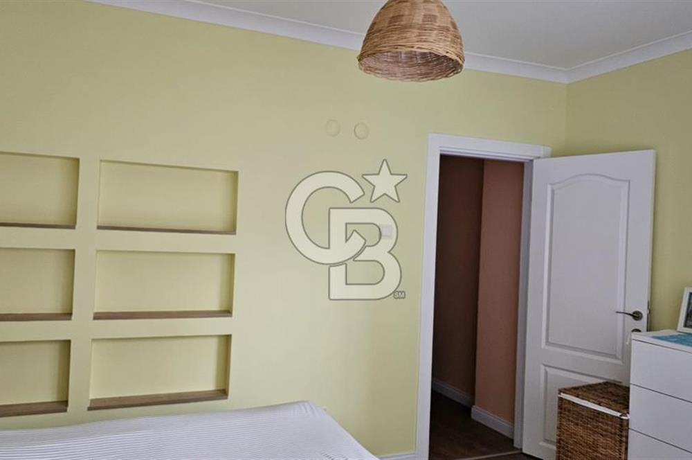 Ortakoy de sahile yakın yenilenmiş 2+1 