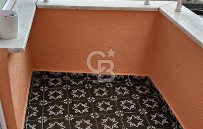 Ortakoy de sahile yakın yenilenmiş 2+1 