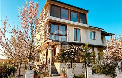 Marmara Ereğlisi Satık Havuzlu Deniz Manzaralı 3 Katlı Villa