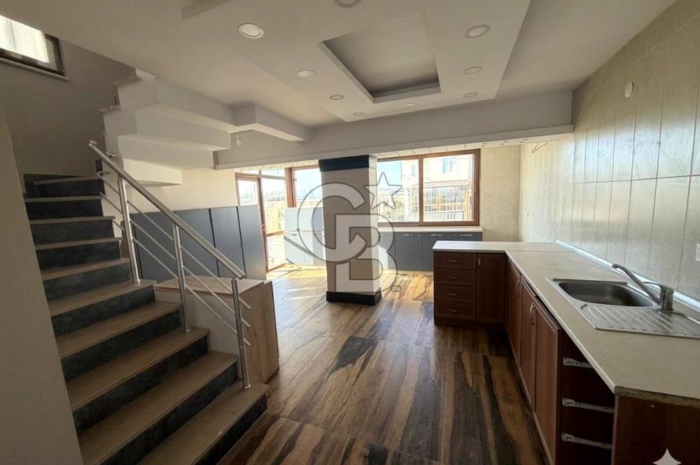 Marmara Ereğlisi Satık Havuzlu Deniz Manzaralı 3 Katlı Villa