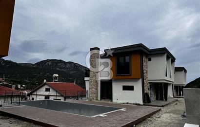Karaburun Saip'te Satılık 3+1 Lüks Tripleks Villa