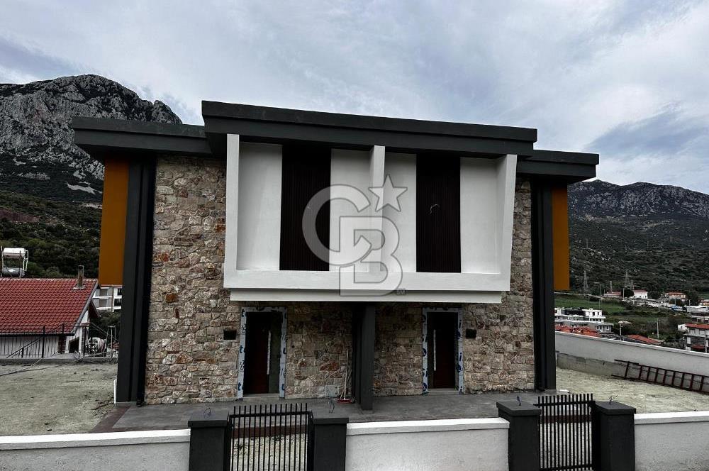Karaburun Saip'te Satılık 3+1 Lüks Tripleks Villa
