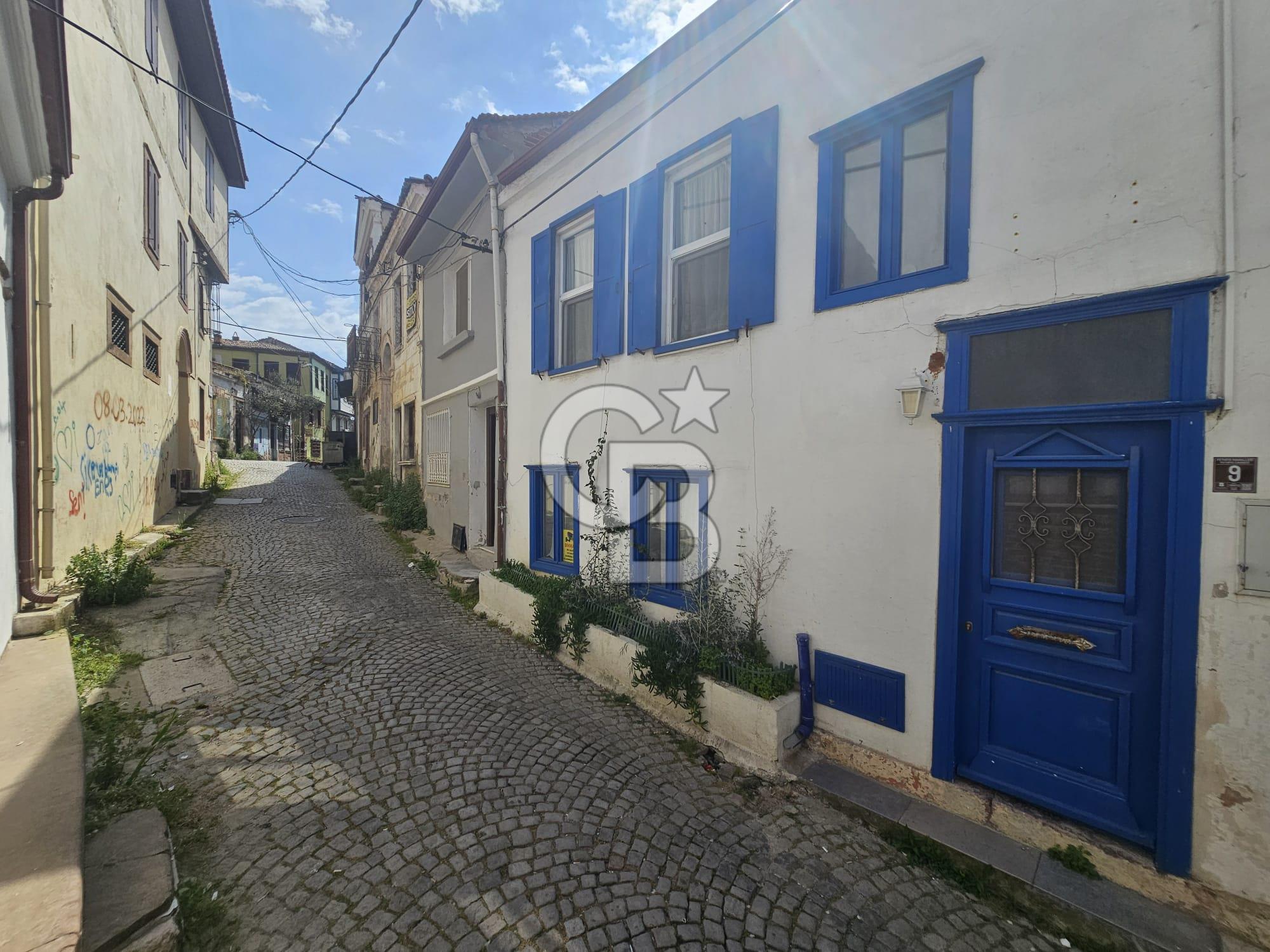 Ayvalık Fethiye Mahallesinde Satılık 3+1 Rum Evi