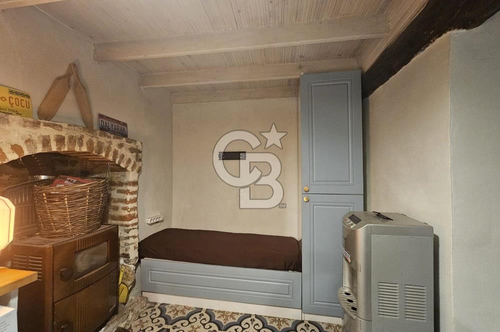 Ayvalık Fethiye Mahallesinde Satılık 3+1 Rum Evi