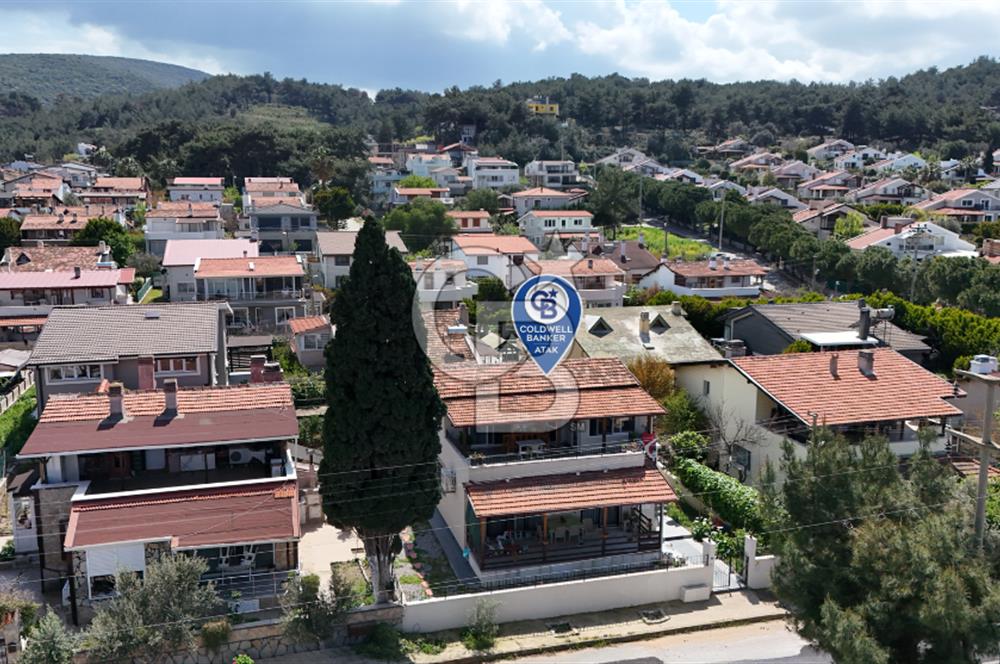 Urla Şirinkent'te Öztuncer Sitesinde Satılık 5+2 Villa