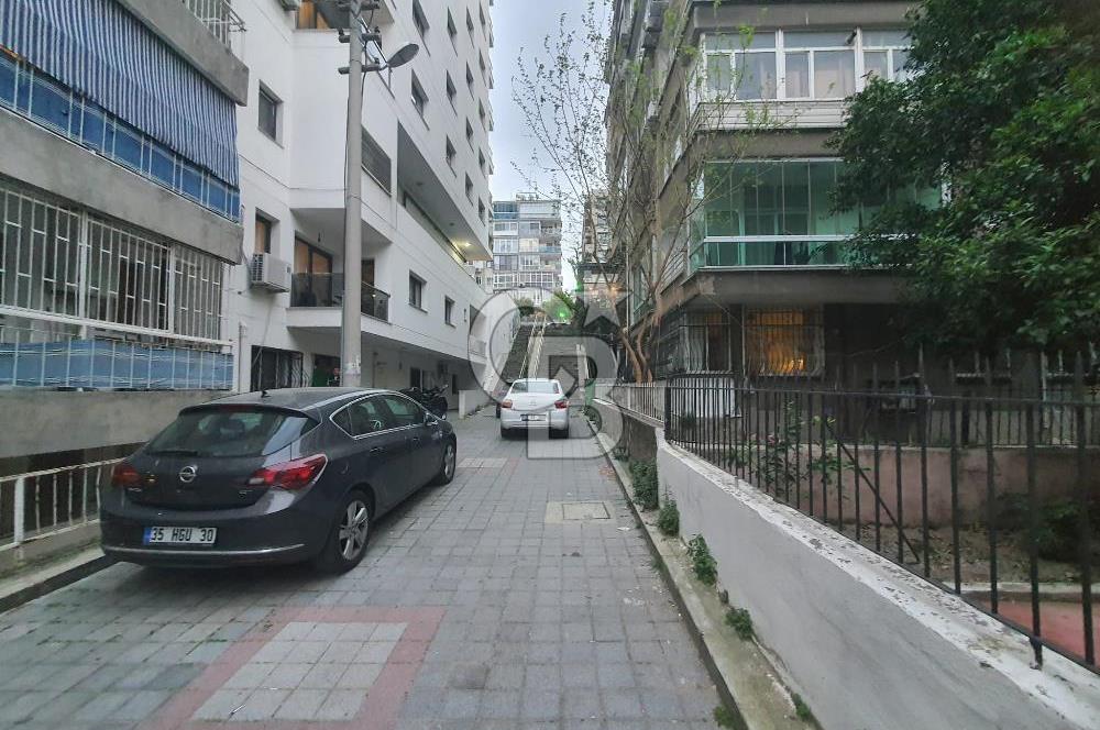 Konak Çankaya'da Merkezi Konumlu 2+1 Satılık Daire